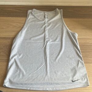 Nike Women's Light Gray Tank Top - Small